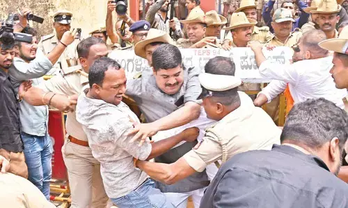 BJP protests against use of jammers in jail