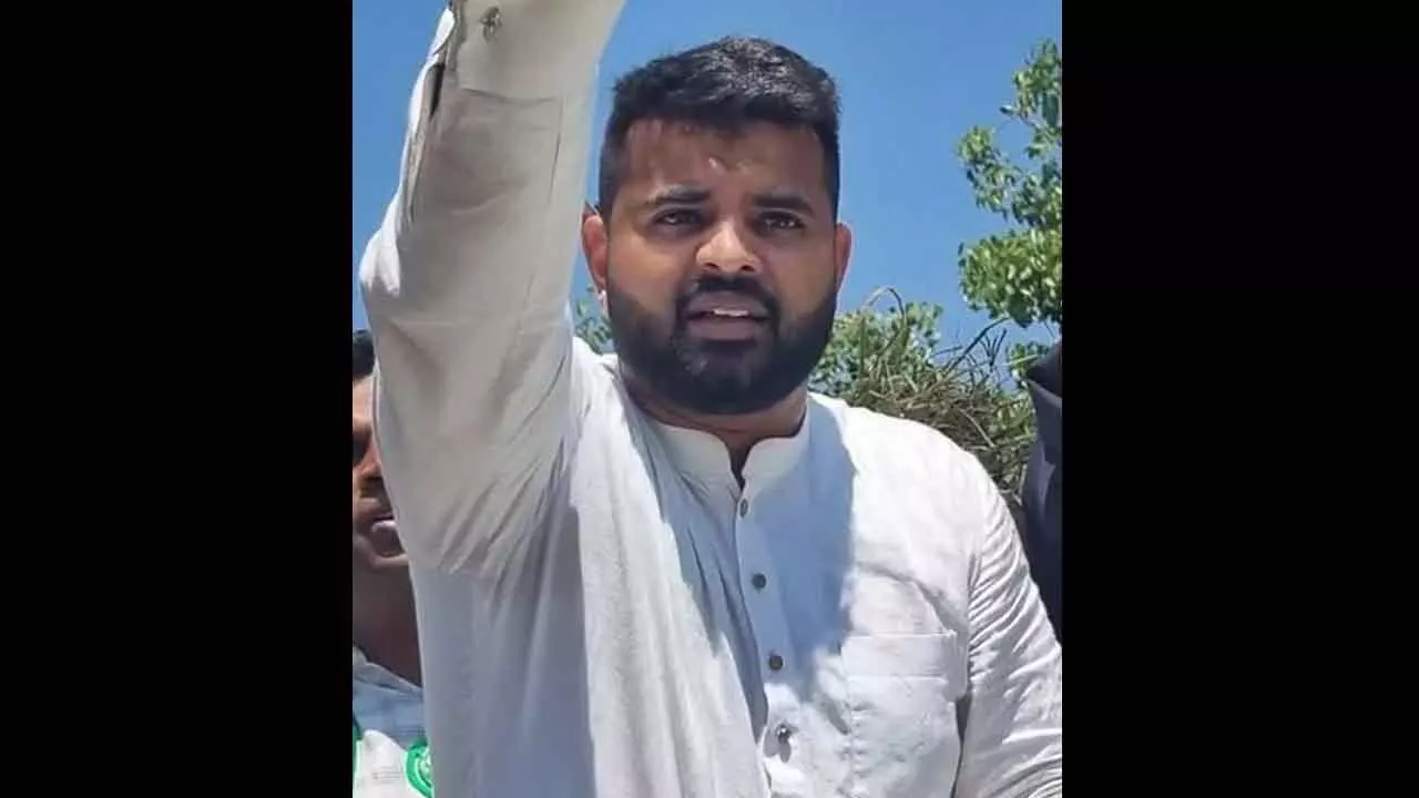 Obscene video case: Ktaka HC to hear Prajwal Revannas bail plea again on April 15 Obscene video case: Ktaka HC to hear Prajwal Revannas bail plea again on April 15