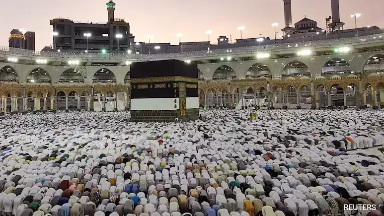 Saudi Arabia Temporarily Suspends Visas for India, 13 Other Countries Ahead of Hajj 2025 Saudi Arabia Temporarily Suspends Visas for India, 13 Other Countries Ahead of Hajj 2025