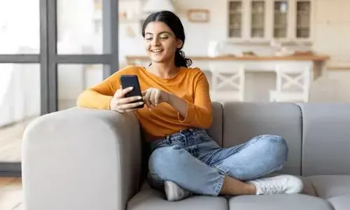 Young women more prone to social anxiety from smartphone use, study reveals