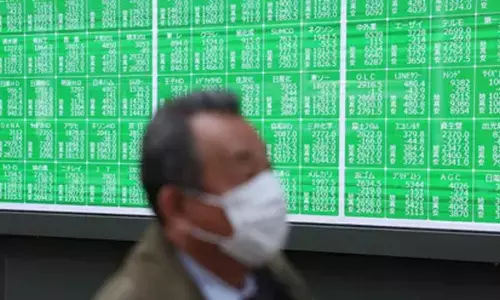 US tariff shock sends Singapores benchmark index to biggest drop since 2008, Tokyo stocks also plunge