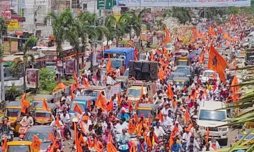 Devotees throng Shobha Yatra in Guntur