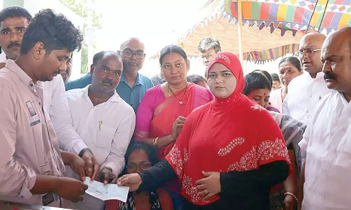 Rs 5L ex-gratia given to parents of dog bite victim Rs 5L ex-gratia given to parents of dog bite victim