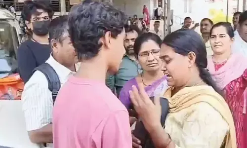 Parents blame Pawan convoy for wards missing their exam