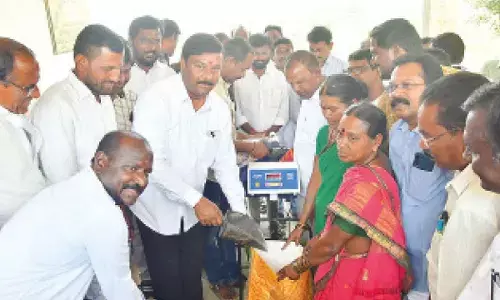 Aleti distributes fine rice to poor