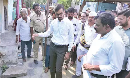 Collector visits PGRS applicant’s house for direct feedback