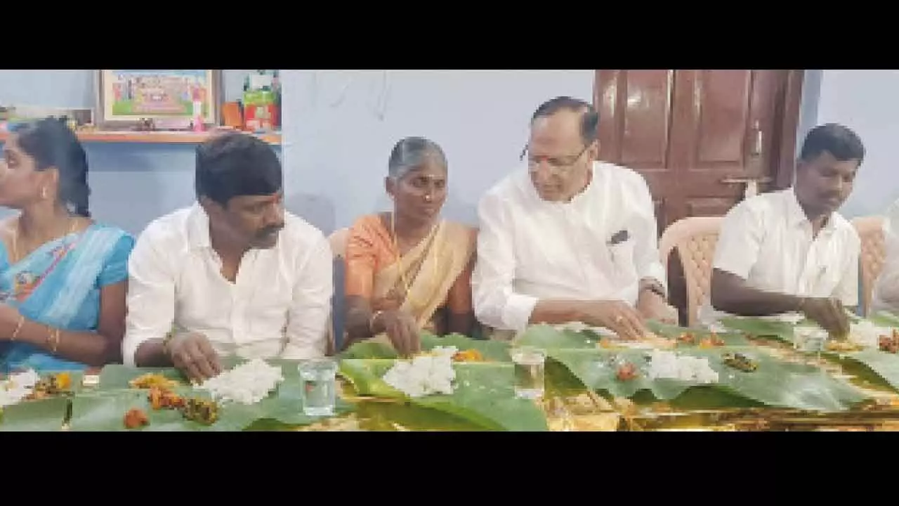 Council chief hails Uttam for efficient implementation of fine rice scheme in State Council chief hails Uttam for efficient implementation of fine rice scheme in State