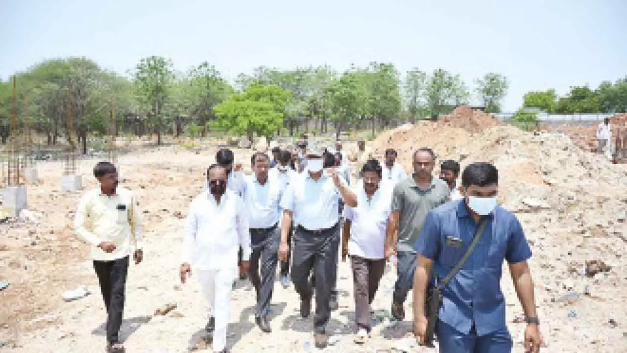 HYDRA chief inspects illegal garbage dumping at Hindu crematorium