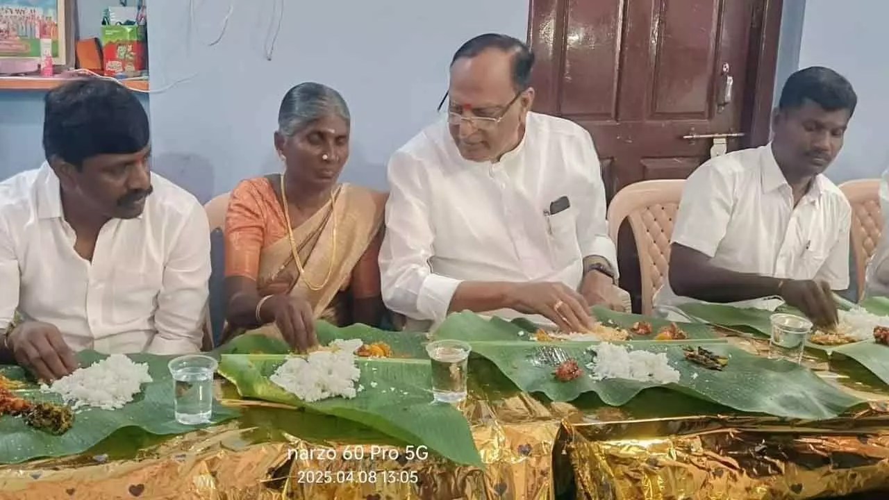 Council chief hails Uttam for efficient implementation of fine rice scheme in State Council chief hails Uttam for efficient implementation of fine rice scheme in State