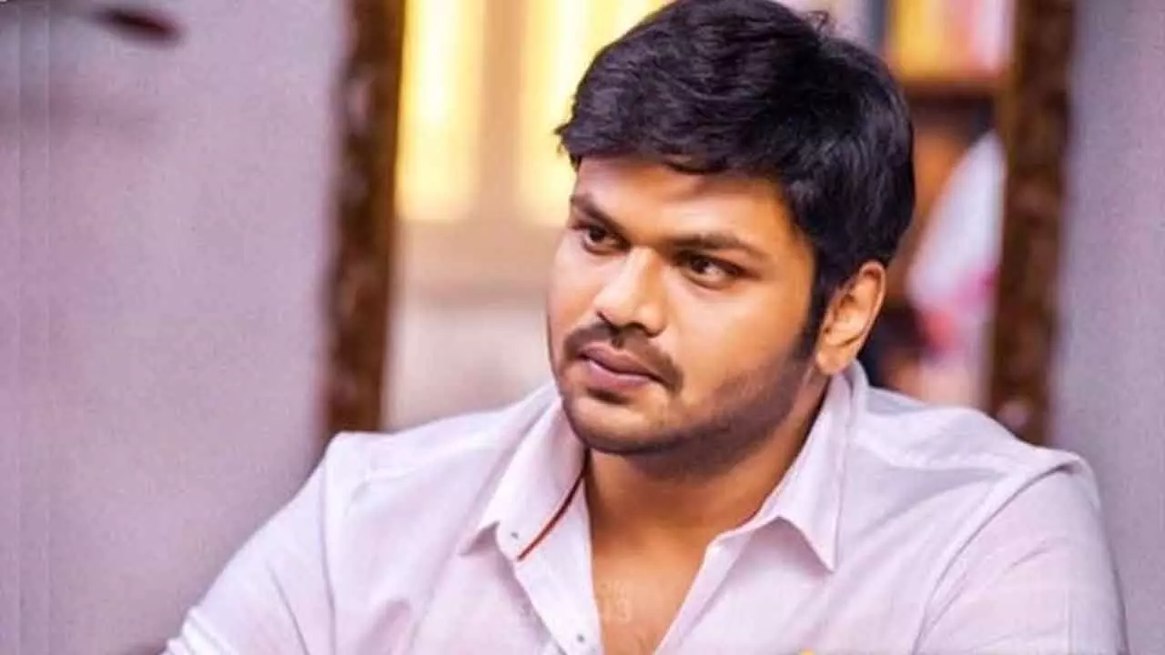 Manchu Manoj returns to Jalpally residence with family amid heavy police presence Manchu Manoj returns to Jalpally residence with family amid heavy police presence