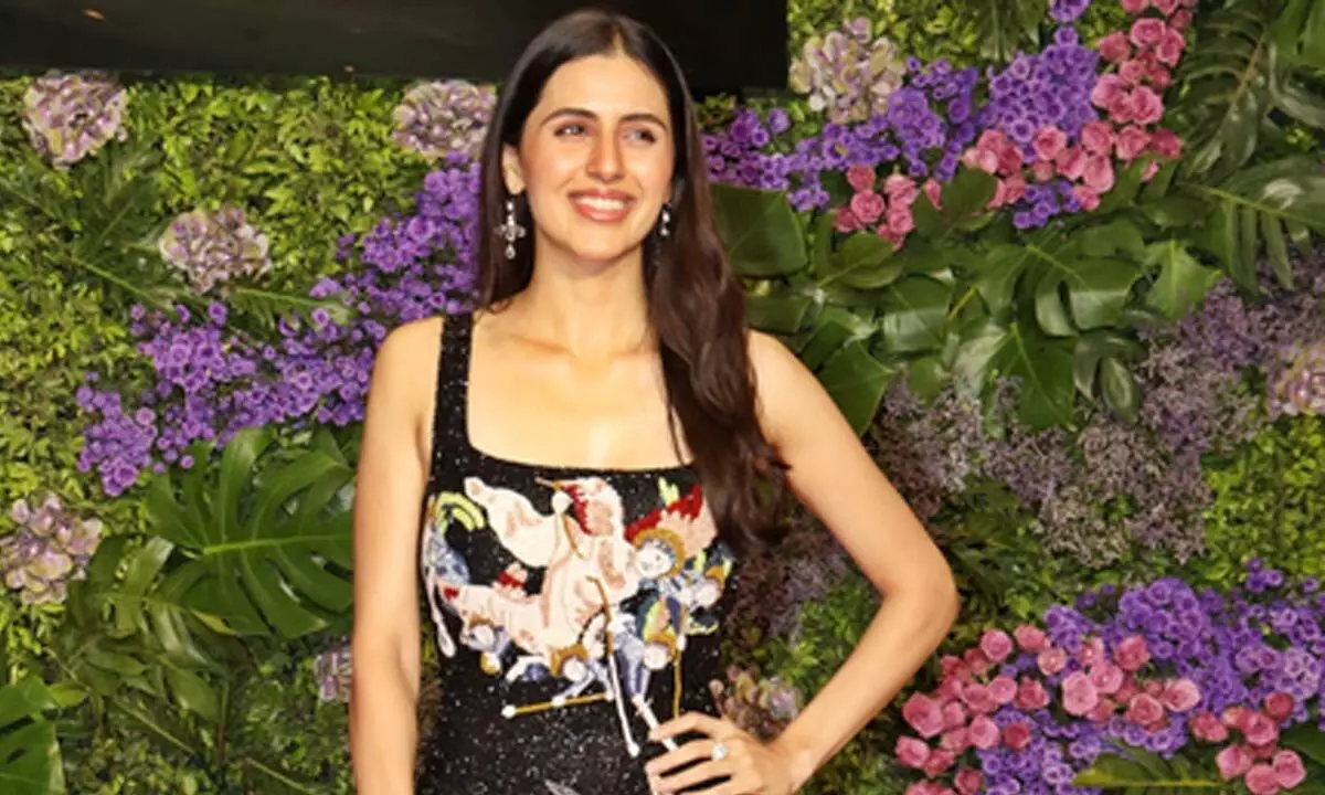 All about Akshay Kumars niece Simar Bhatia who is set to make her Bollywood debut soon All about Akshay Kumars niece Simar Bhatia who is set to make her Bollywood debut soon