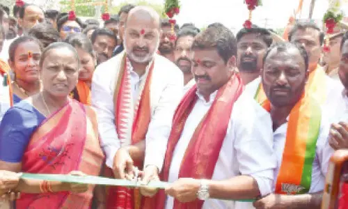 Karimnagar: Bandi launches road works