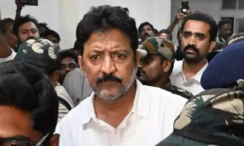 Vallabhaneni Vamsis remand extended by CID court