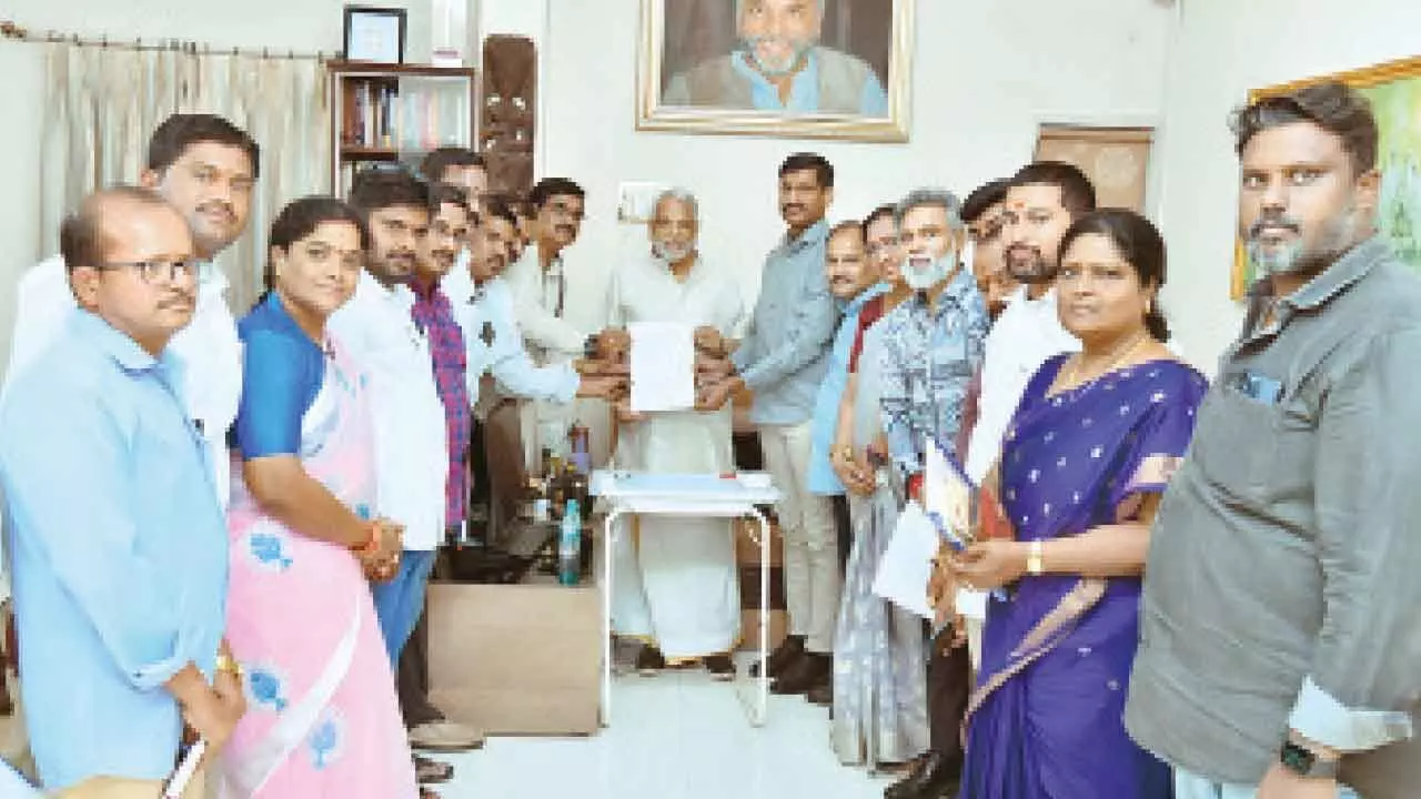 Employees JAC urges govt to resolve their issues Employees JAC urges govt to resolve their issues