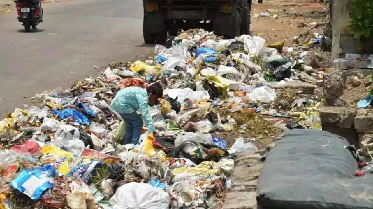 Hyd’bad turns into a garbage city as officials lay in slumber