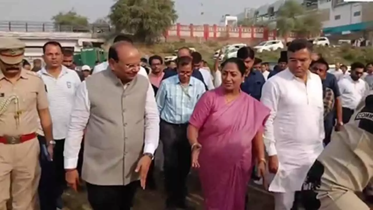 Delhi L-G, CM Gupta inspect Yamuna cleaning drive at Wazirabad, discuss riverfront revamp