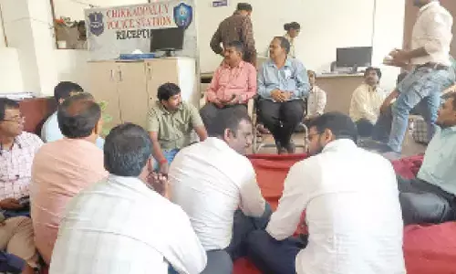 University contract teachers condemn arrest of protesting colleagues