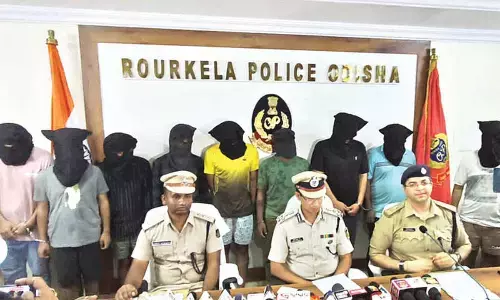 Cyber fraud racket busted, 9 held