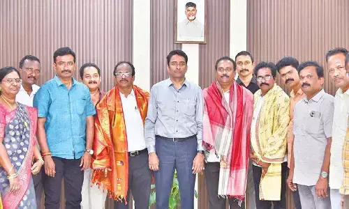 Collector felicitates NGOs Assn leaders