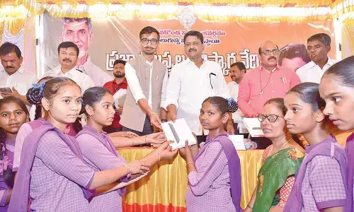 Payyavula stresses timely completion of projects