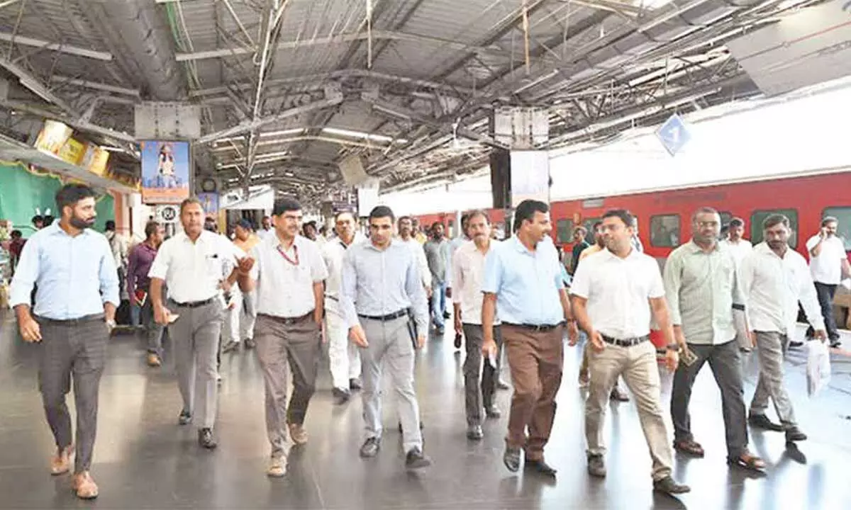 Railway Board addl member inspects Vizag station Railway Board addl member inspects Vizag station