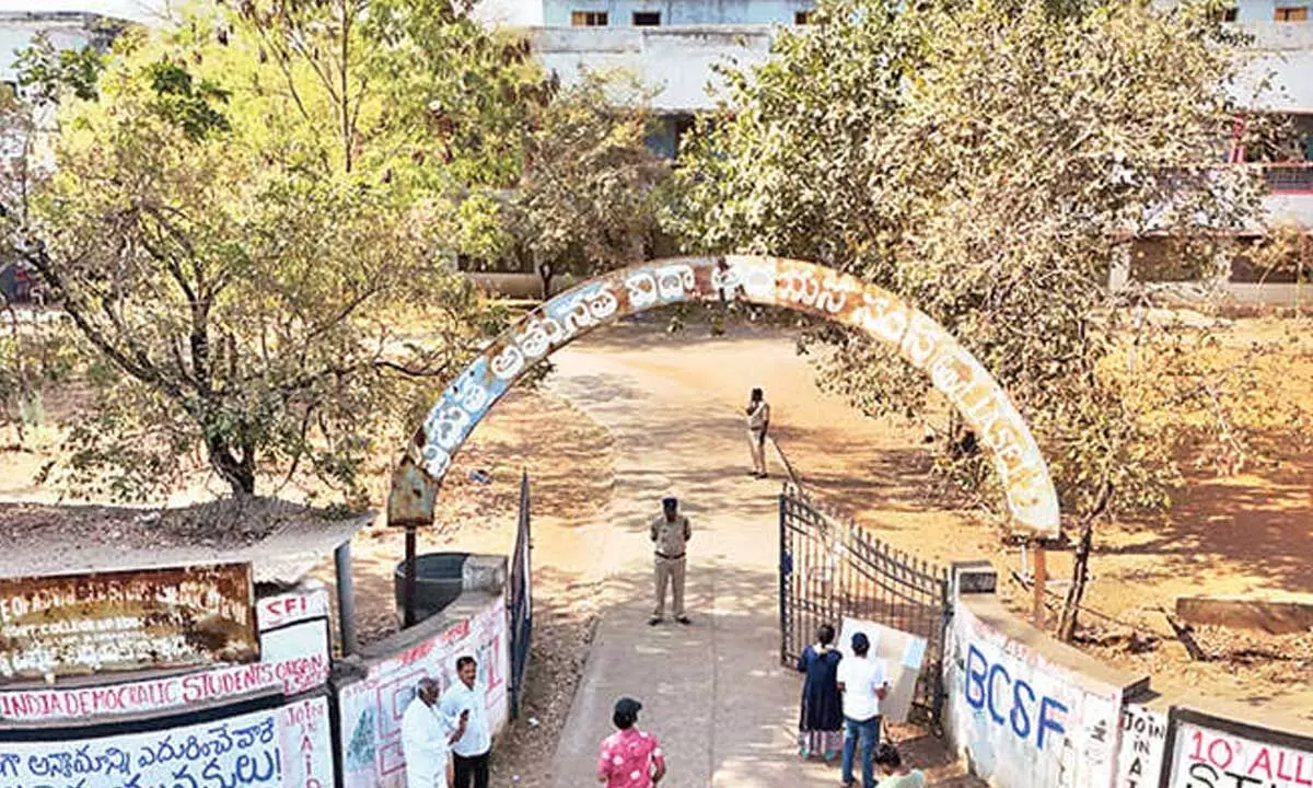 Police inspects anti-eve teasing beats Police inspects anti-eve teasing beats