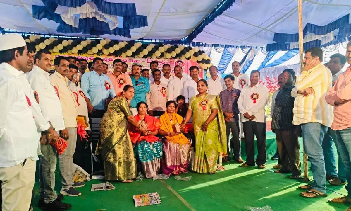 Alumni reunion in grand style Alumni reunion in grand style