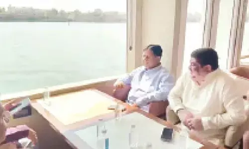 Ponnam on study tour of Sabarmati River