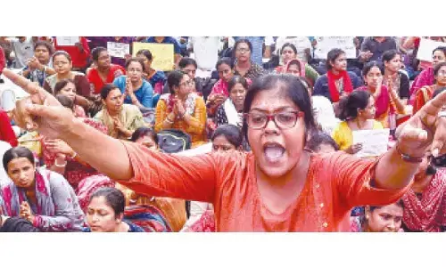 Bengal teachers who lost jobs protest at WBSSC office
