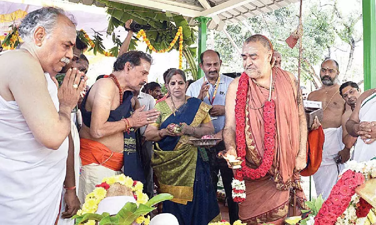 Kanchi seer inaugurates Vishwanatha Dhyan Mandir at NSU Kanchi seer inaugurates Vishwanatha Dhyan Mandir at NSU