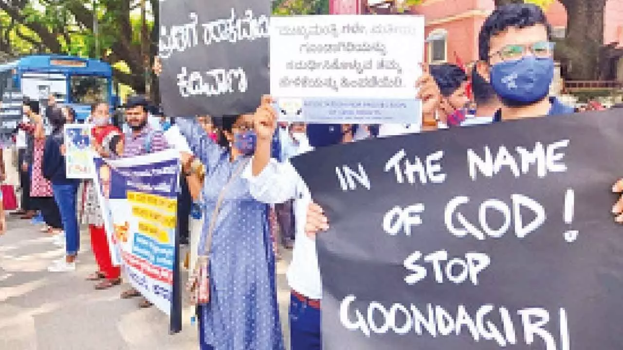 Police nab five including minor for minor policing Police nab five including minor for minor policing