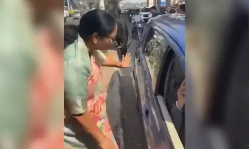 Delhi CM comes to cows rescue, pleads against feeding on busy roads