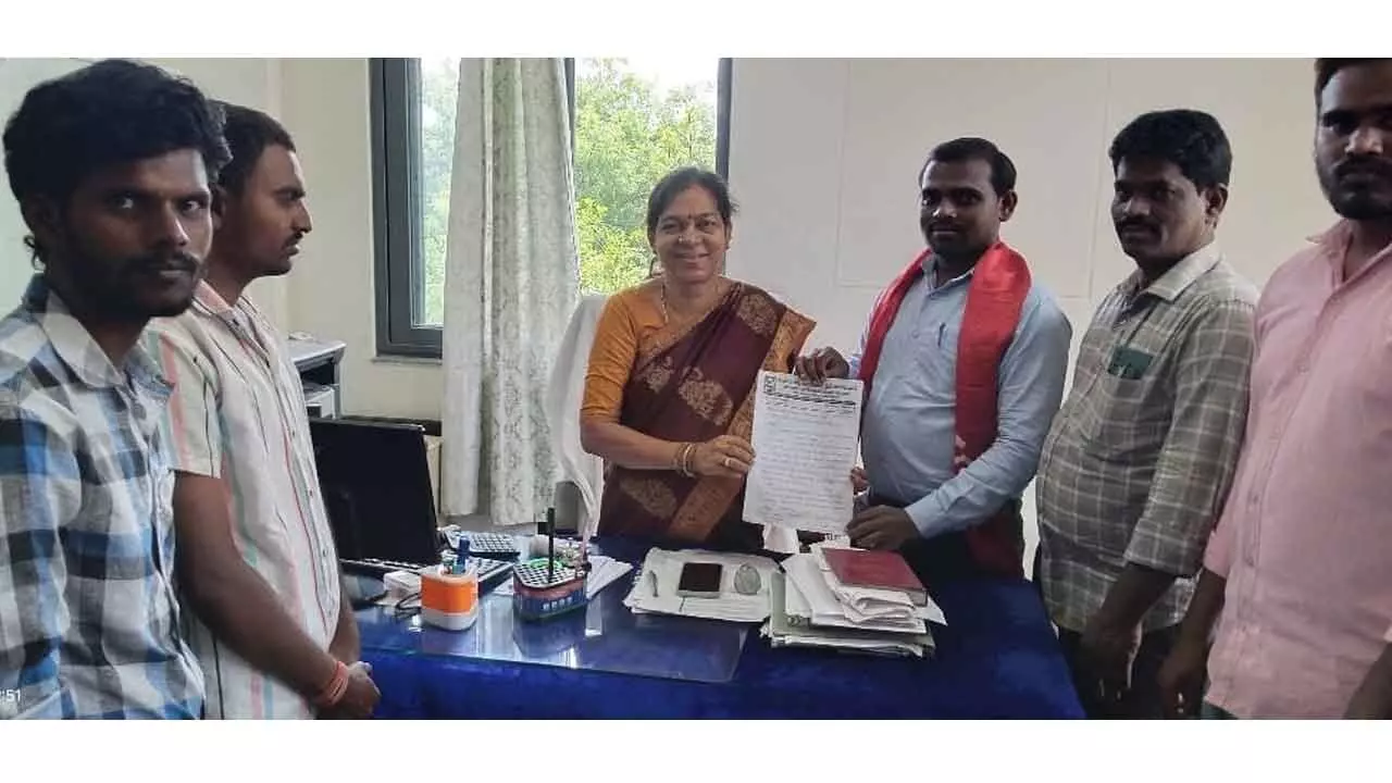 CITU Demands Insurance and Welfare Board for Hamali Workers CITU Demands Insurance and Welfare Board for Hamali Workers