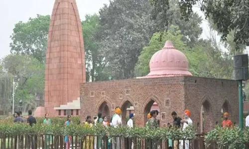 PM Modi pays tributes to Jallianwala Bagh massacre martyrs
