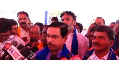 Fake Gandhis conspired to stop Ambedkar centenary celebrations in Karnataka: Union Minister