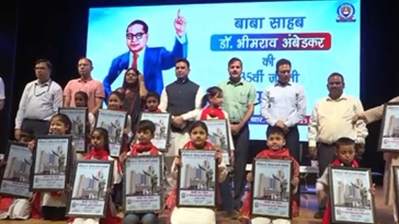 Delhi Mayor shares stage with MCD commissioner days after seeking his sacking Delhi Mayor shares stage with MCD commissioner days after seeking his sacking