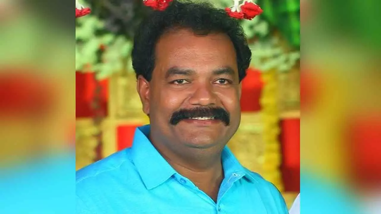 Another key development in GVMC: YSRCP leader Behera Bhaskar Rao meets alliance leaders Another key development in GVMC: YSRCP leader Behera Bhaskar Rao meets alliance leaders