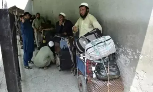 Pakistan expels over 850 Afghan families in single day