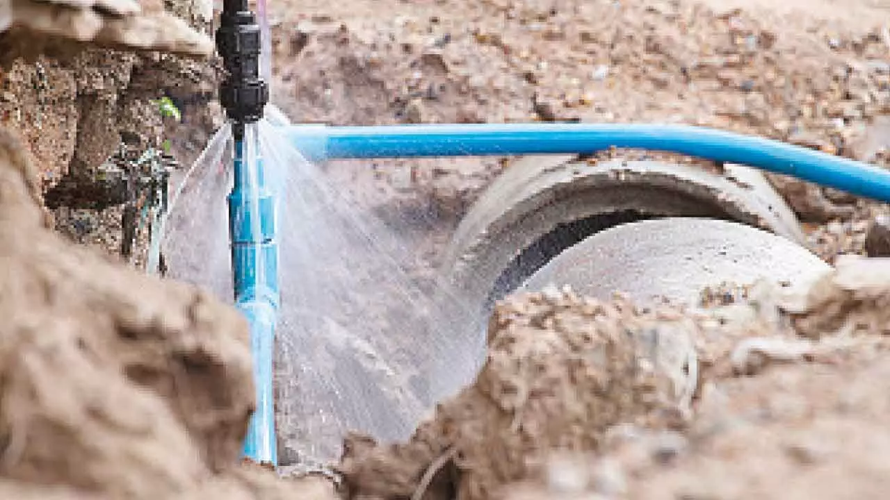Hyderabad: Denizens flag concern over water pipeline breakage in parts of city