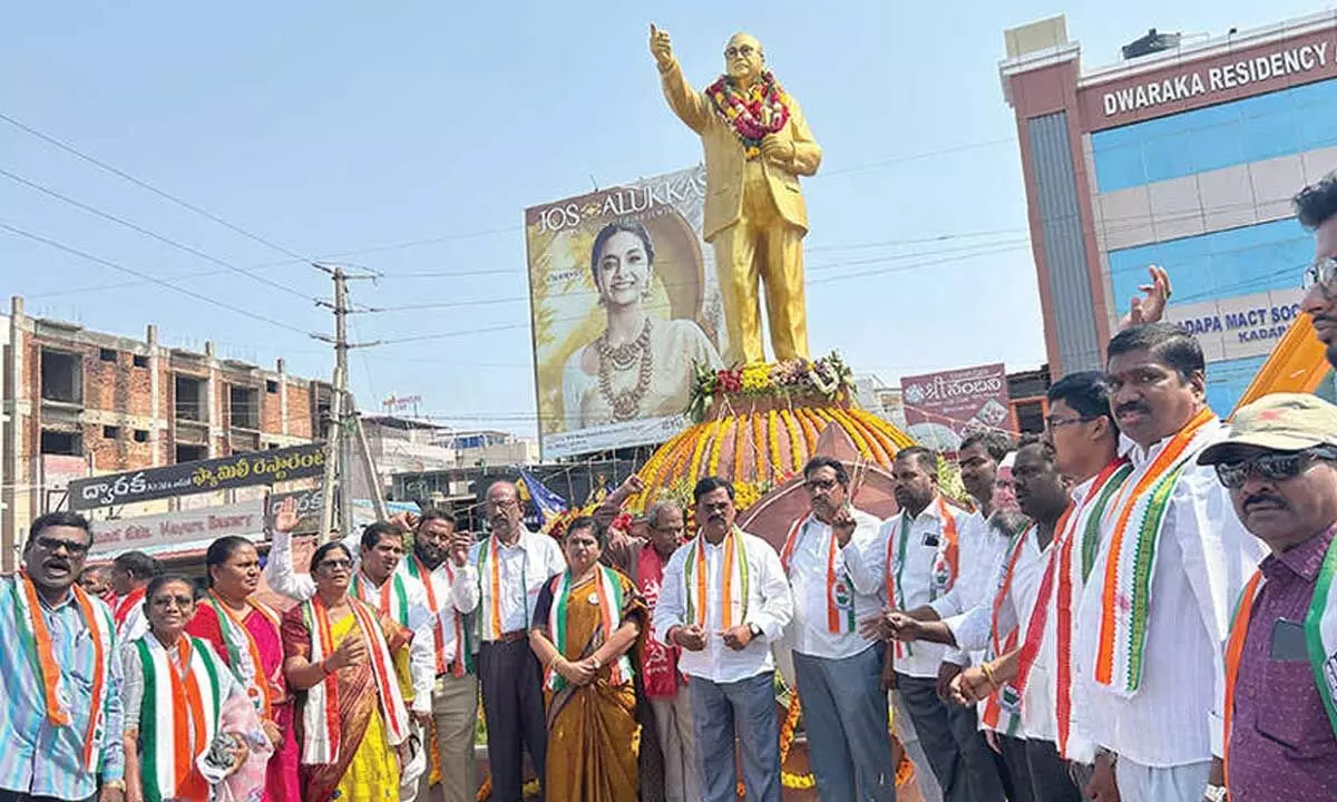 Cong pays tributes to Ambedkar Cong pays tributes to Ambedkar
