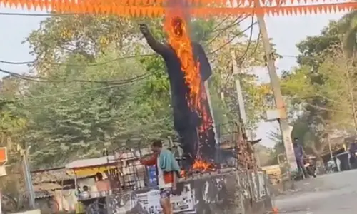Odisha: Miscreant set ablaze Biju Patnaik’s statue; CM Majhi condemns the incident