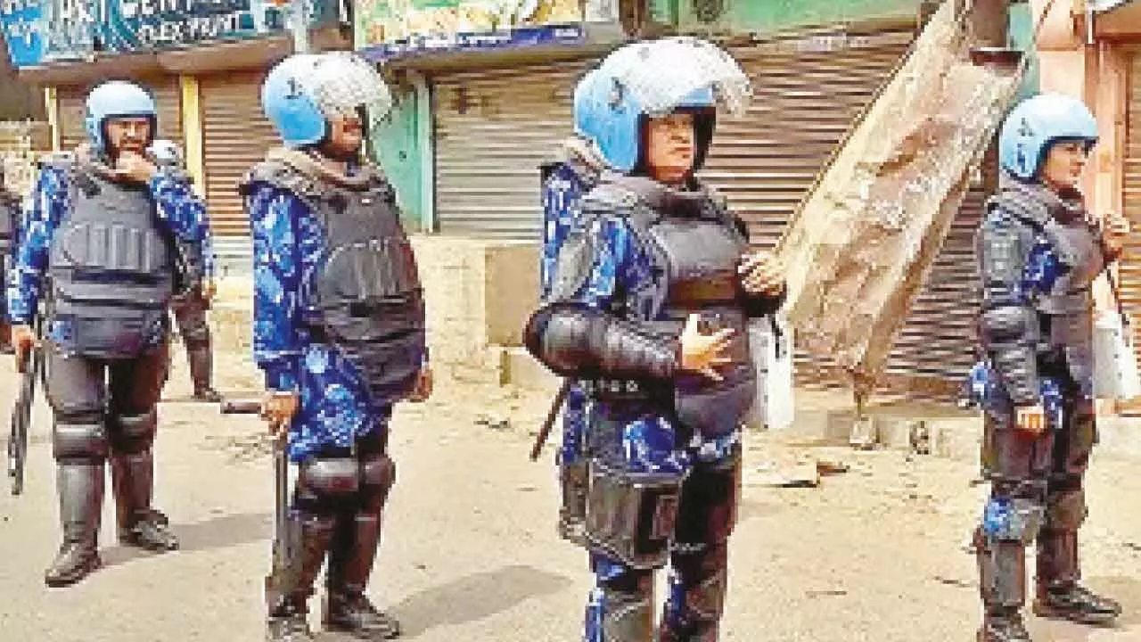 Life limping back to normal in Murshidabad Life limping back to normal in Murshidabad