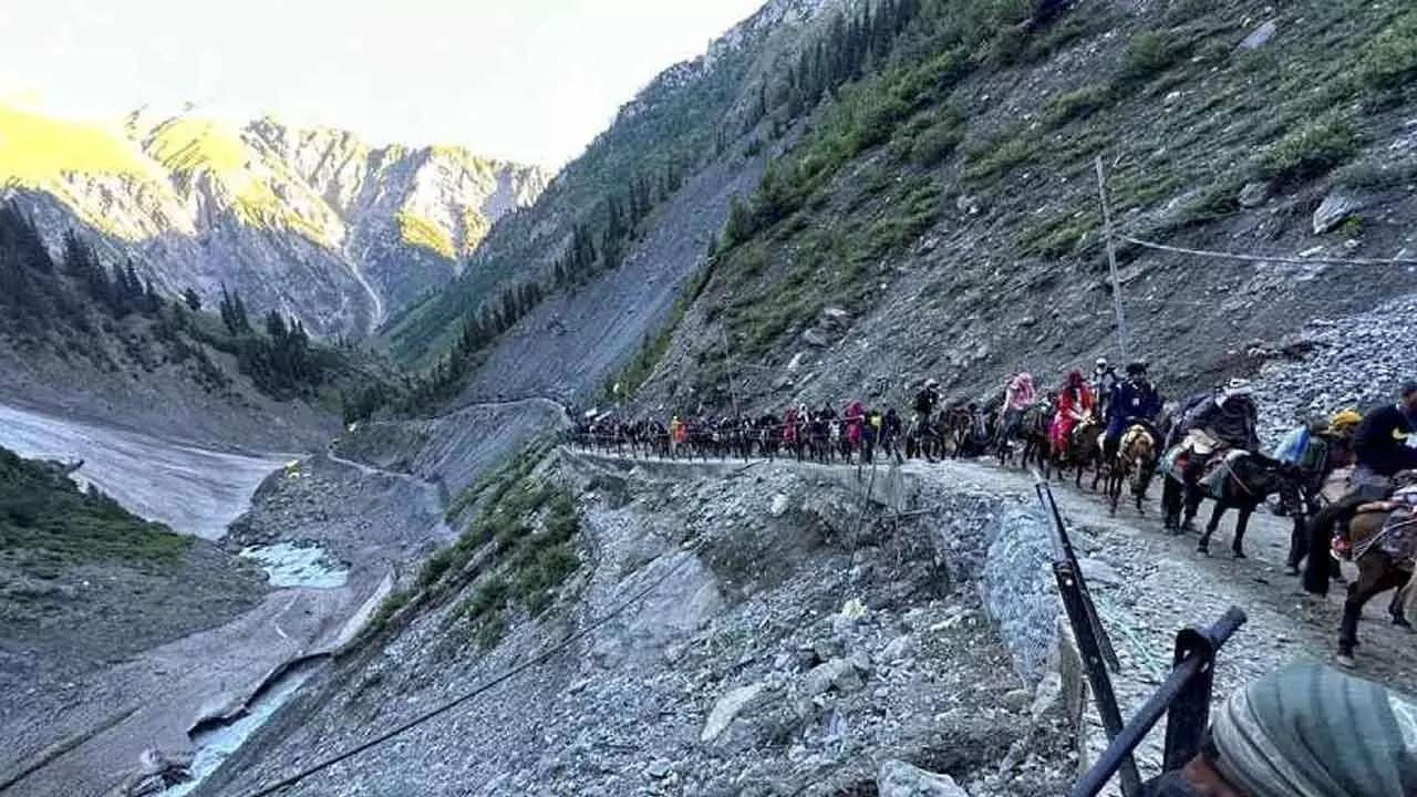 Registration begins for Amarnath Yatra 2025, pilgrims queue up Registration begins for Amarnath Yatra 2025, pilgrims queue up