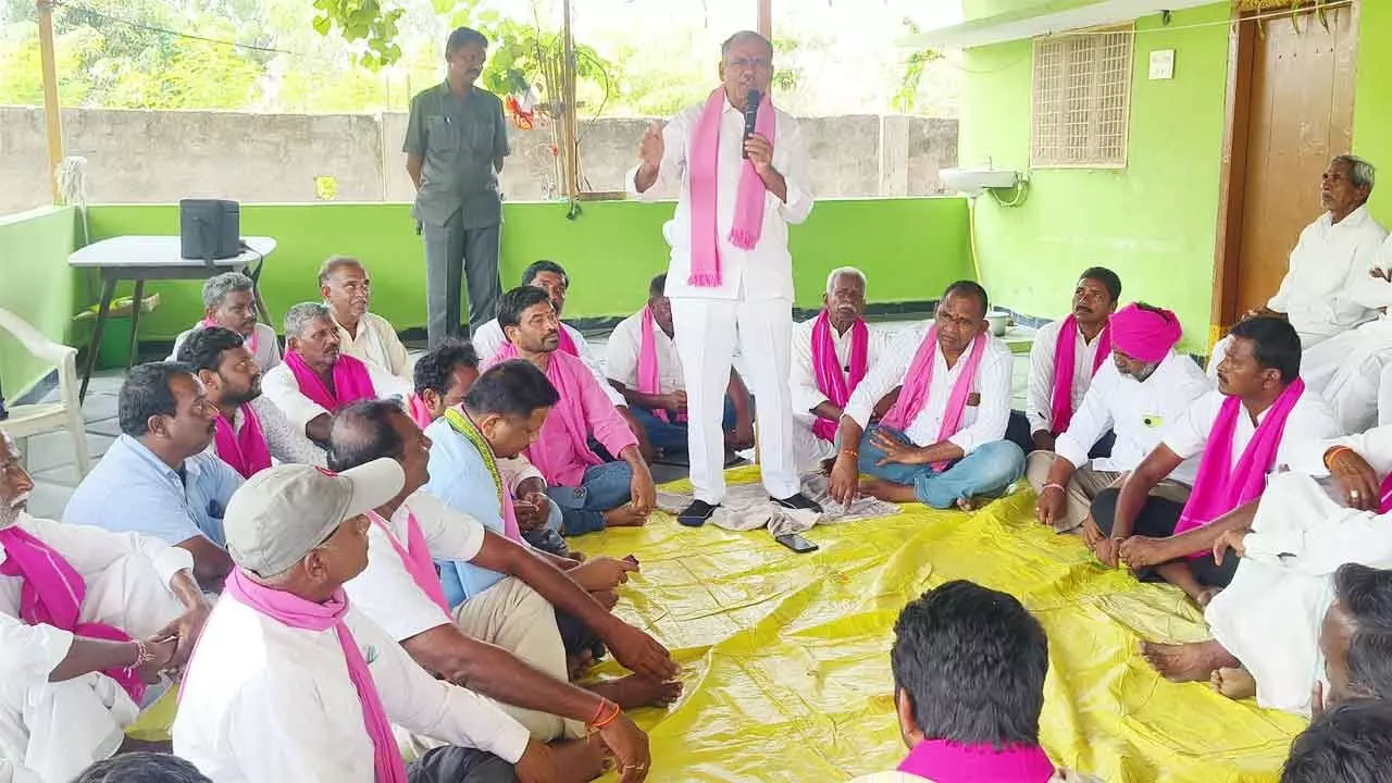 Gandra Ramana invites beedi workers to BRS public meeting Gandra Ramana invites beedi workers to BRS public meeting