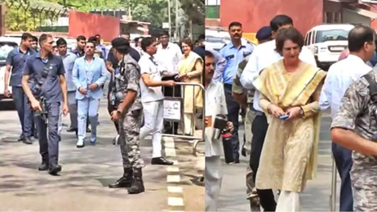 Robert Vadra reaches ED office for 2nd round of questioning, Priyanka Gandhi accompanies him Robert Vadra reaches ED office for 2nd round of questioning, Priyanka Gandhi accompanies him