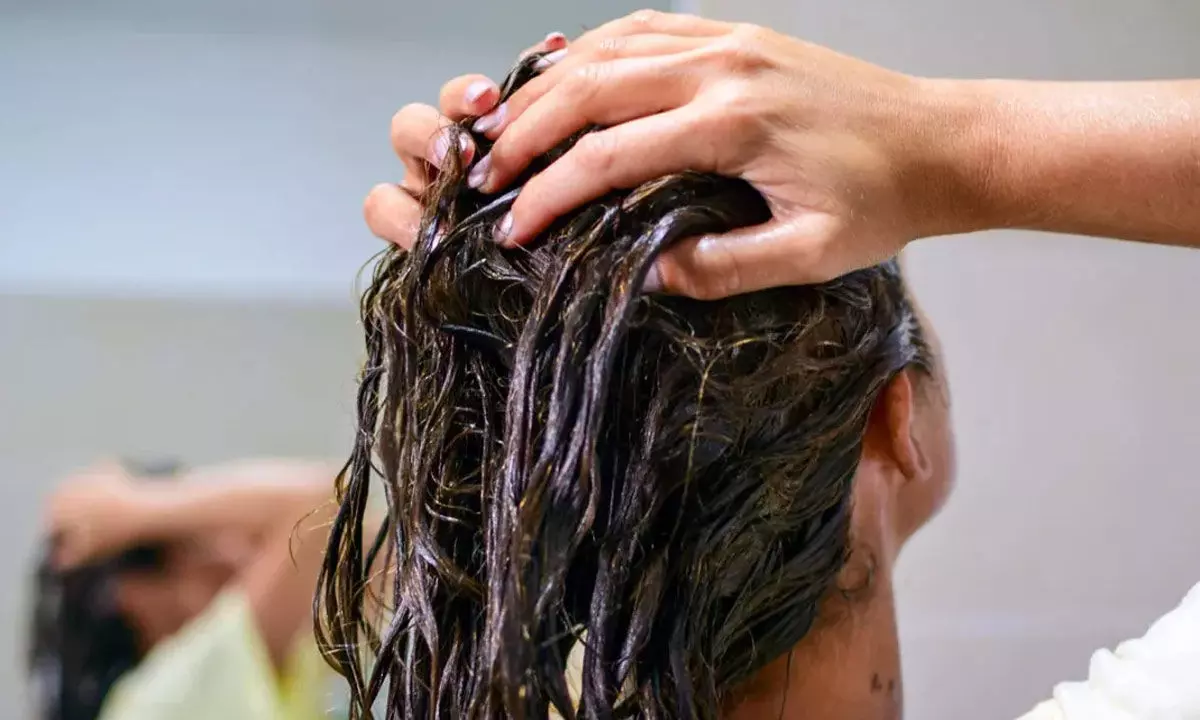 Revive Dry Hair with These Nourishing DIY Honey Hair Masks Revive Dry Hair with These Nourishing DIY Honey Hair Masks