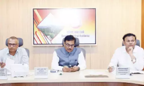 SCR holds review meet on train safety