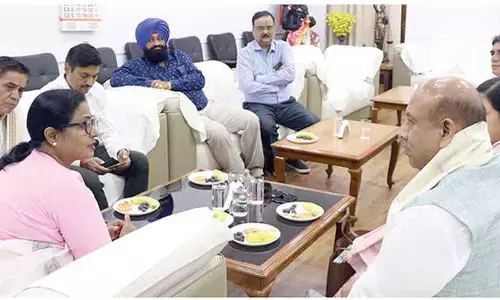 Delhi Speaker to study paperless legislative process