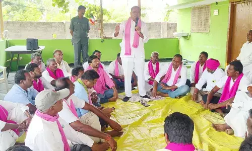 Gandra Ramana invites beedi workers to BRS public meeting
