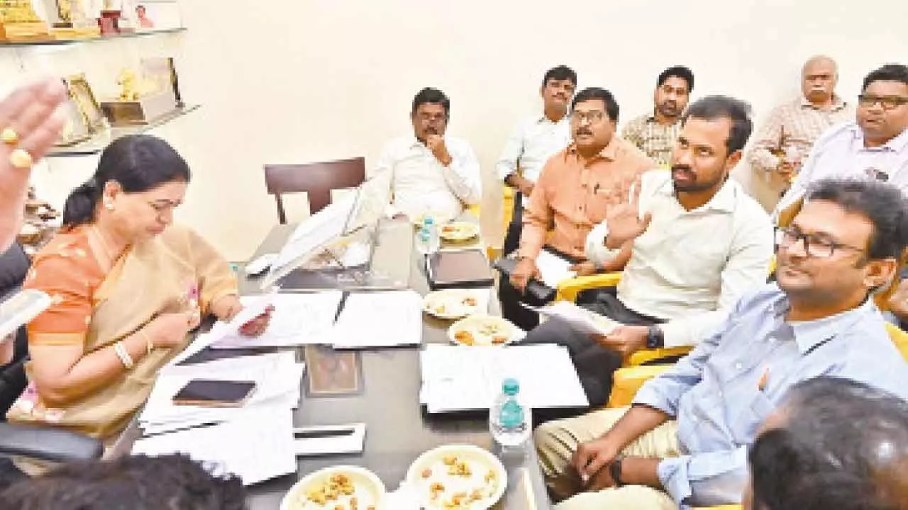 Expedite pending railway works, Aruna tells officials